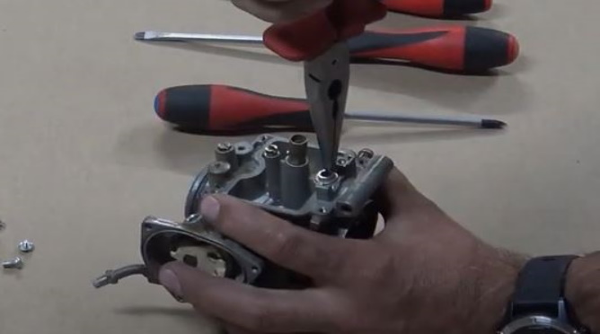 Ripara il tuo carburatore passo 05